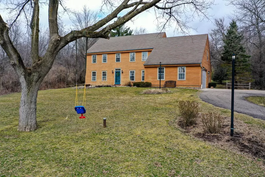 N3161 Center St, Lake Geneva, WI 53147
