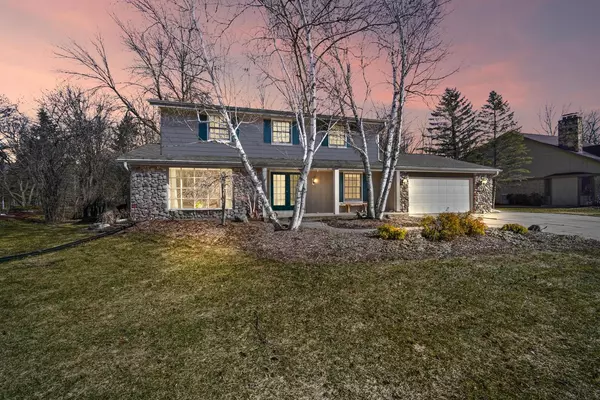 W164N8102 Tamarack Trl, Menomonee Falls, WI 53051