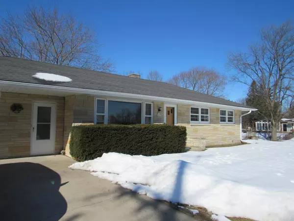 W188N9473 Maple Rd, Menomonee Falls, WI 53051