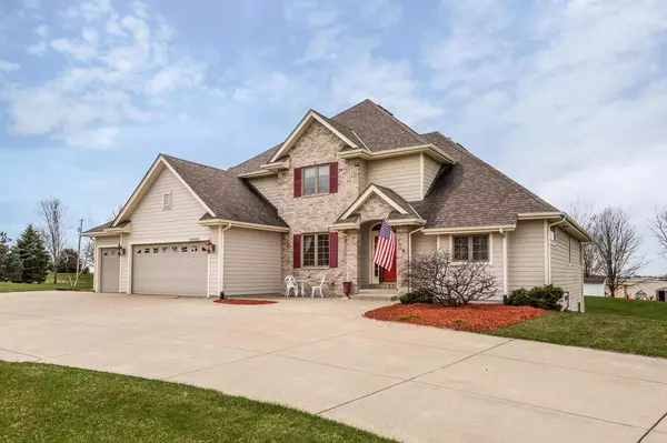 W279 N5637 Walnut Grove Dr, Lisbon, WI 53089