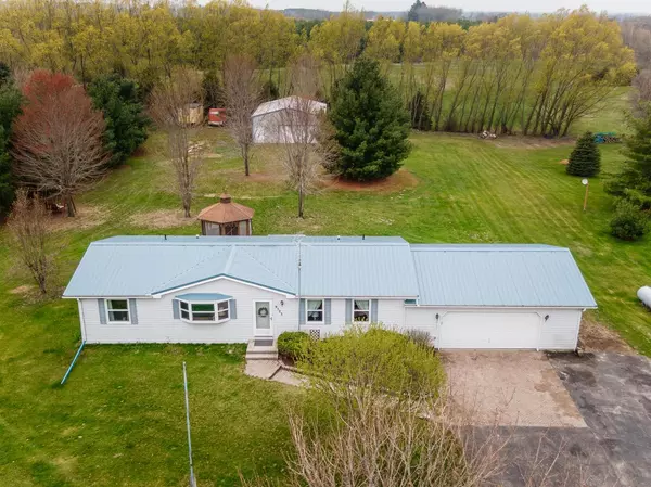 N9323 Knuteson Dr, Whitewater, WI 53190