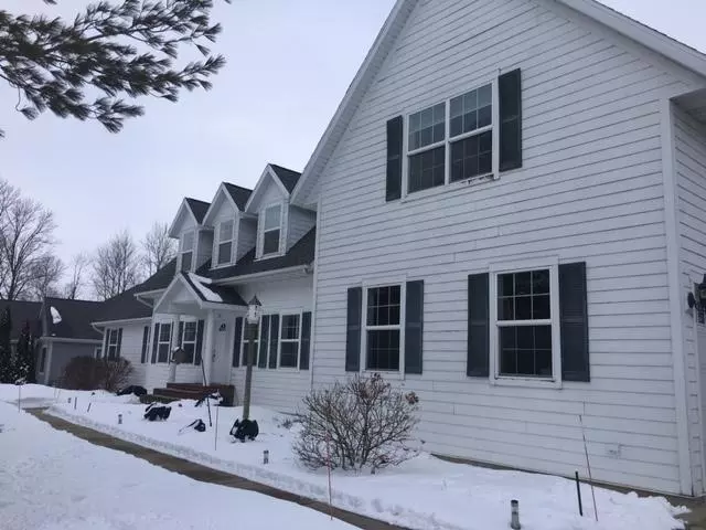 25 Hickory DRIVE, Random Lake, WI 53075