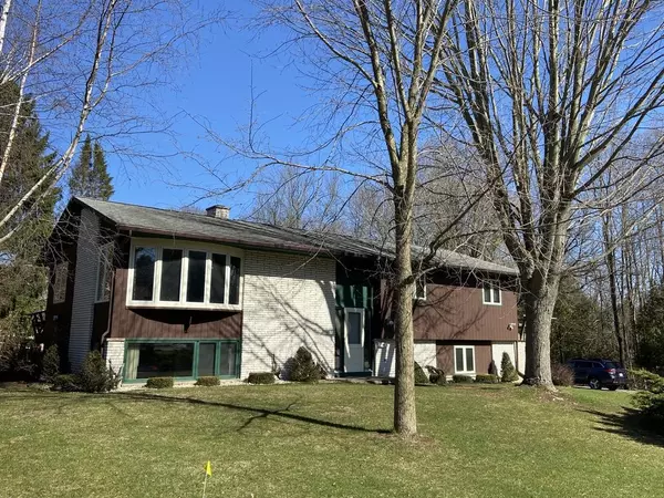 Cleveland, WI 53015,851 Linden St