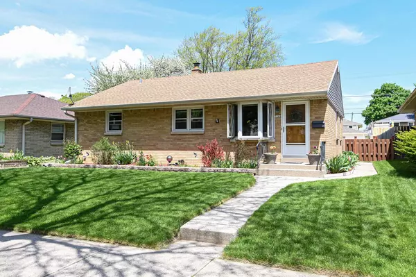 3268 E Whittaker Ave, Cudahy, WI 53110