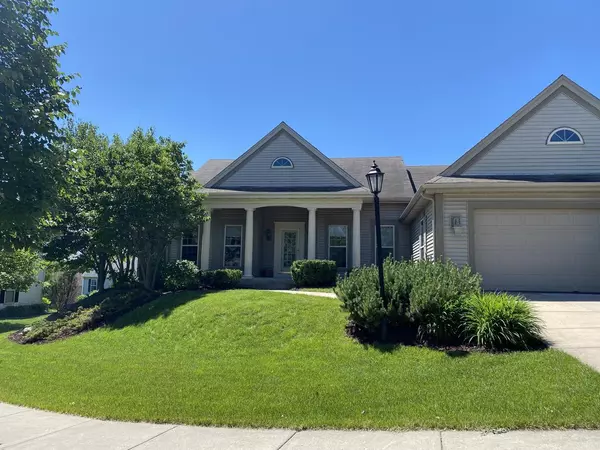 923 Parkton Dr, Waukesha, WI 53189