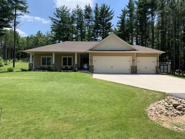 W8073 Bay View Dr, Whitewater, WI 53190