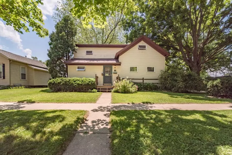 930 Henry St, Lake Geneva, WI 53147