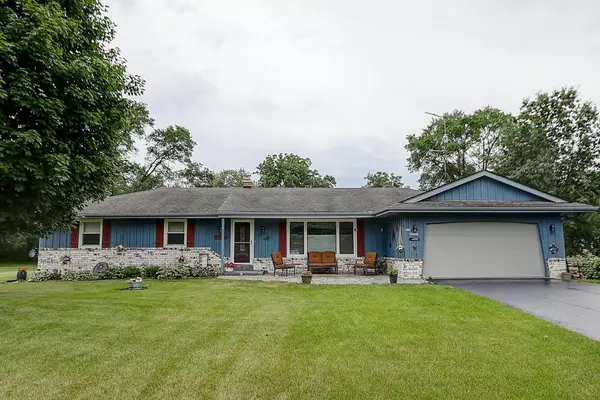 S18W37177 Henry STREET, Dousman, WI 53118