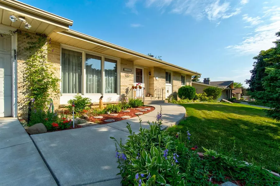 12500 W Crawford Dr, New Berlin, WI 53151