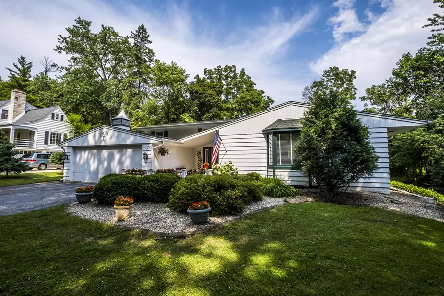 830 Circle DR, Elm Grove, WI 53122