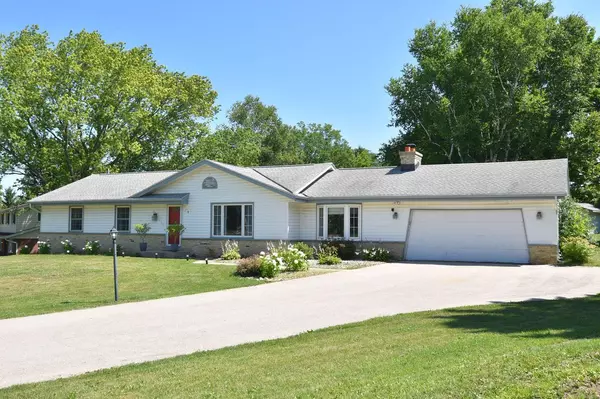 600 Ridge Dr, Colgate, WI 53017