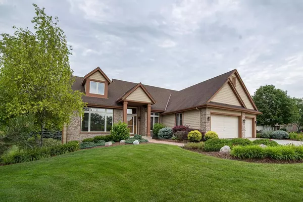 8982 W Stone Hedge DRIVE, Franklin, WI 53132