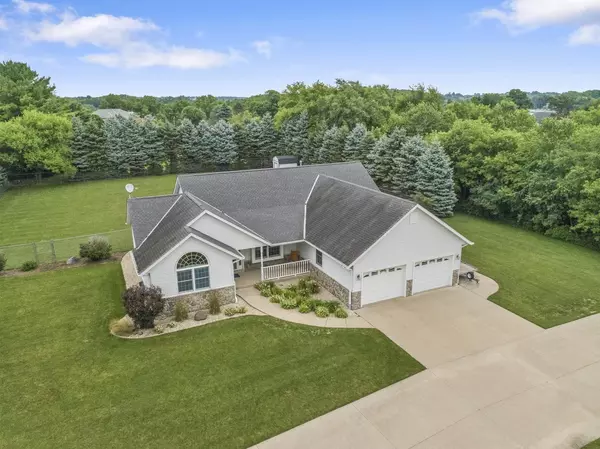 30826 River Bend Dr, Waterford, WI 53185