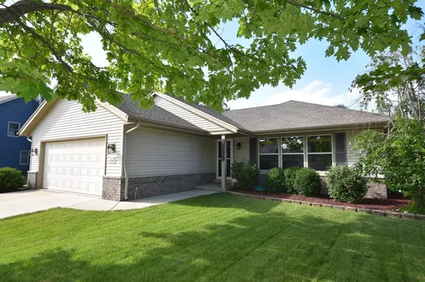 N102W17518 Lone Oaks Dr, Germantown, WI 53022