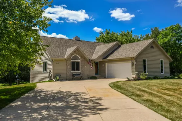 S63W31459 Valley Ln, Mukwonago, WI 53149