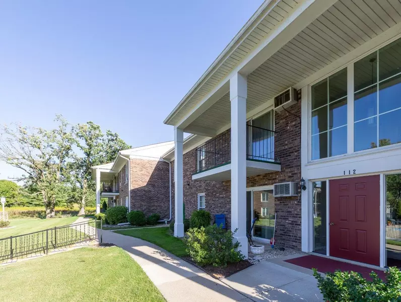 112 Hank Jay DR #E, Lake Geneva, WI 53147