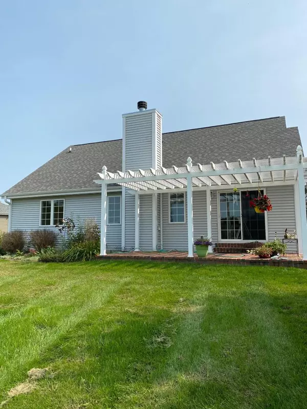 Dousman, WI 53118,307 Scuppernong Cir