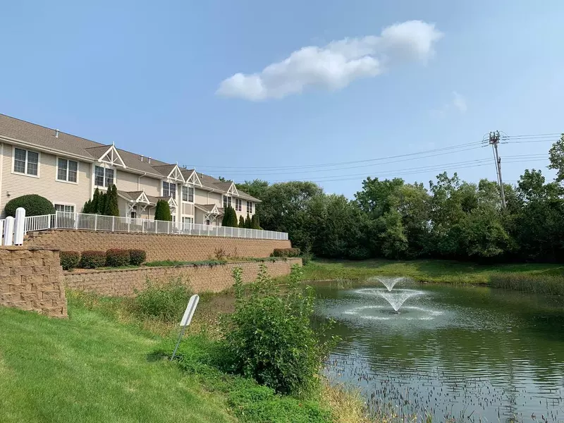 6220 Walnut Ln #47, Cudahy, WI 53110