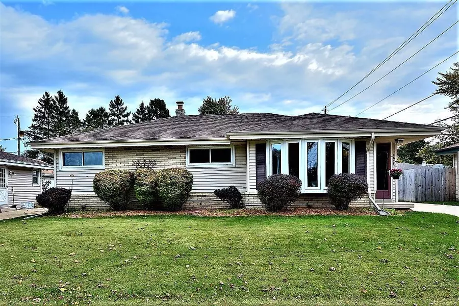 5618 S Illinois AVENUE, Cudahy, WI 53110