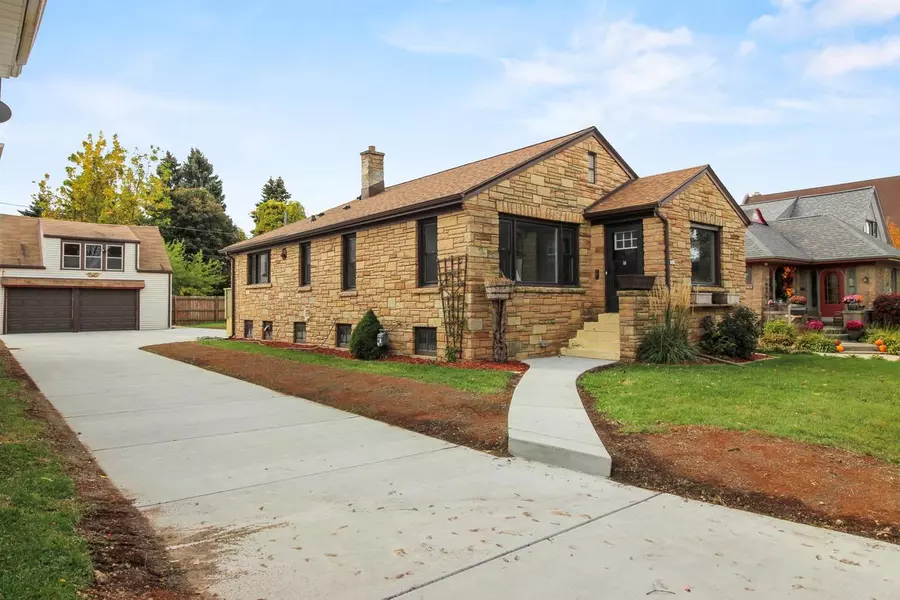 3819 E Underwood Ave, Cudahy, WI 53110