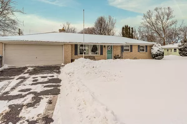 11841 W Woodside DRIVE, Hales Corners, WI 53130