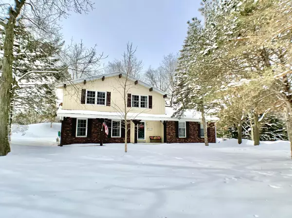 W315S1075 Glacier PASS, Delafield, WI 53018