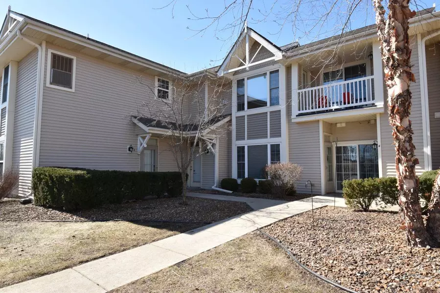 6235 Walnut Ln #6, Cudahy, WI 53110