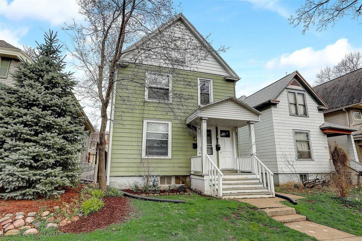 3208 N Newhall STREET #3210, Milwaukee, WI 53211