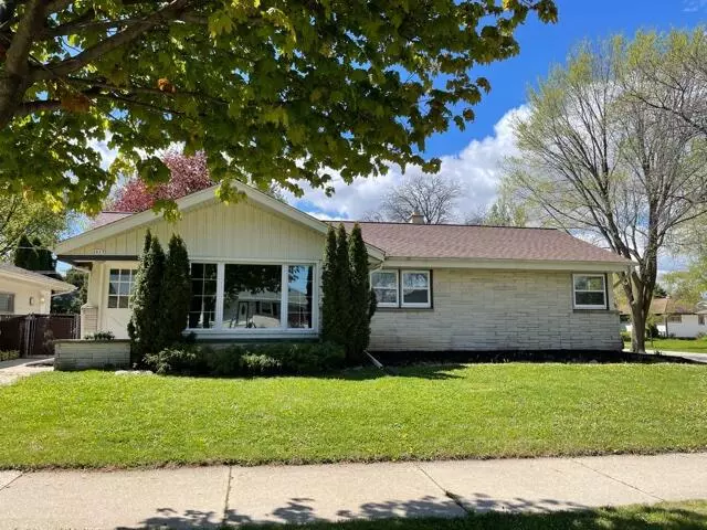 2617 E Birchwood Ave, Cudahy, WI 53110