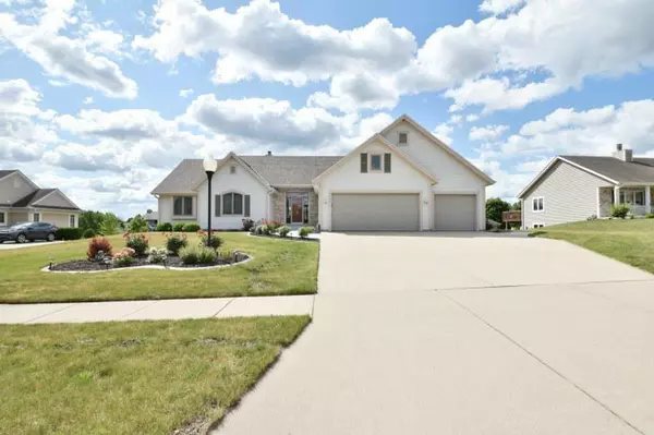 1227 Wegner Dr, Mukwonago, WI 53149