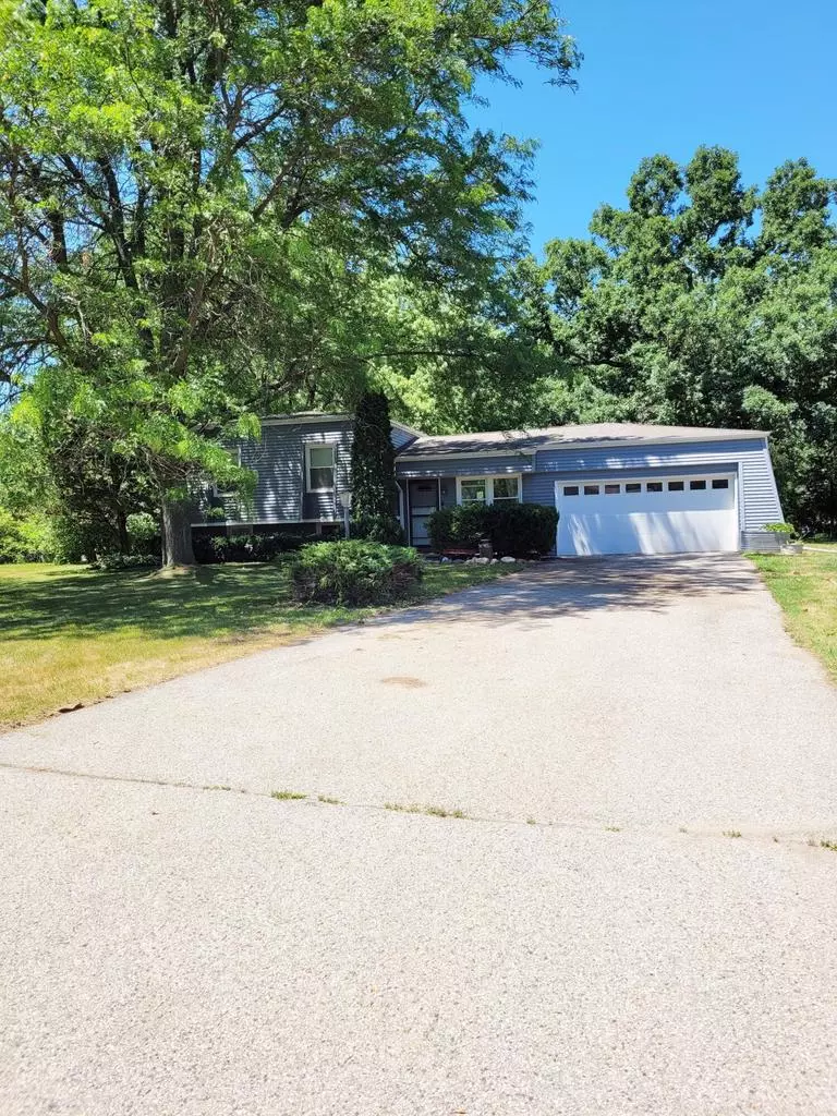 Dousman, WI 53118,220 Bischel CT