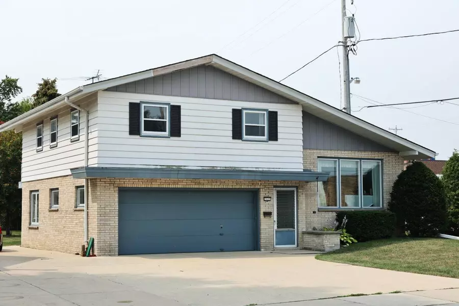 3621 E Iona TERRACE, Cudahy, WI 53110