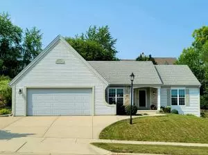 942 River Park Dr, Waukesha, WI 53189