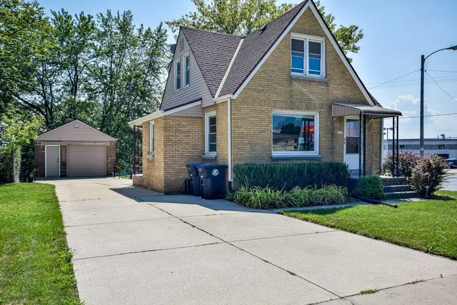 2813 E Layton AVENUE, Cudahy, WI 53110