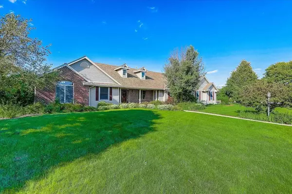 216 Hunters Glen Ln, Johnson Creek, WI 53038