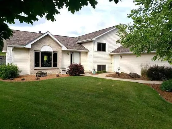 120 Sanctuary Ct, Johnson Creek, WI 53038