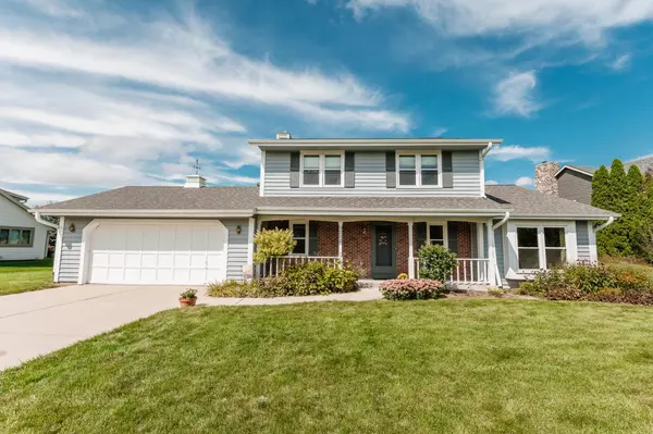 9212 W Stanford Ct, Mequon, WI 53097