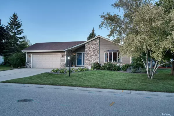 N76W15836 Countryside DRIVE, Menomonee Falls, WI 53051