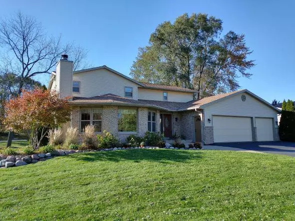 2424 Fairfield Ln, Burlington, WI 53105