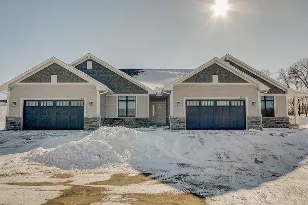 Lannon, WI 53046,7923 W Stone Ridge DRIVE #68-2