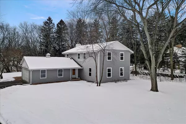 6871 Kingswood Dr,  Cedarburg,  WI 53012