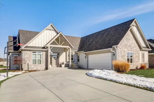 1320 Goldenrod Way, Oconomowoc, WI 53066