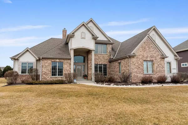 W218N5466 Taylors Woods Dr, Menomonee Falls, WI 53051