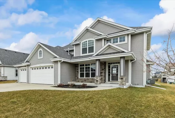 1310 Goldenrod Way, Oconomowoc, WI 53066