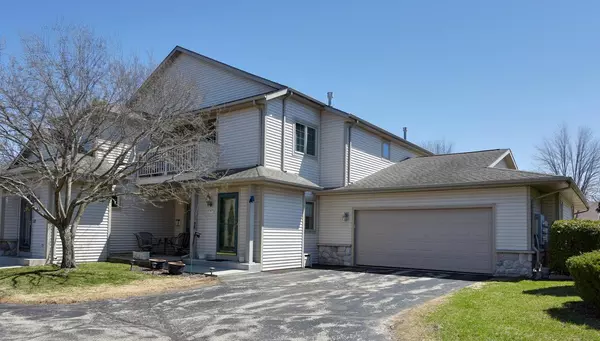 2221 Circle Rdg #A, Delafield, WI 53018