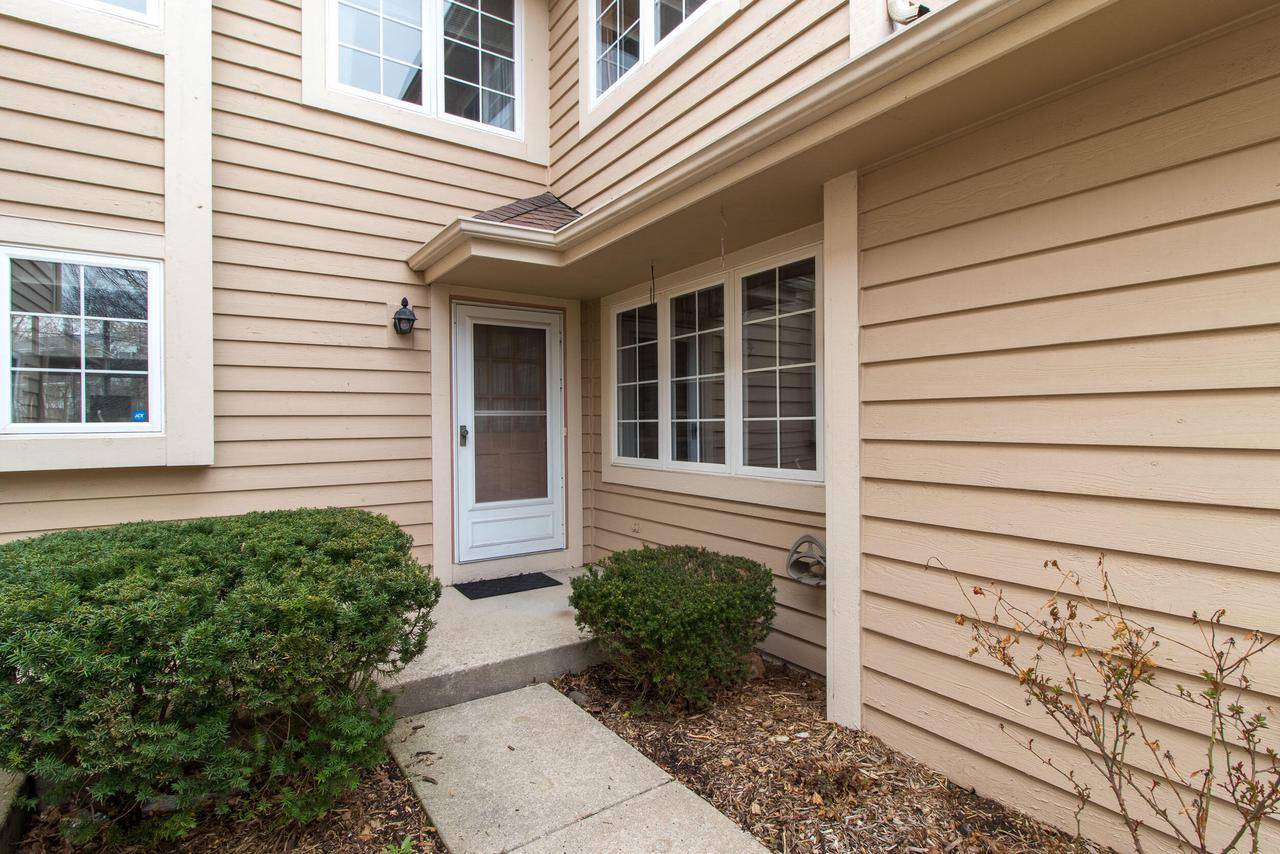 2985 River Birch DRIVE #G, Brookfield, WI 53045