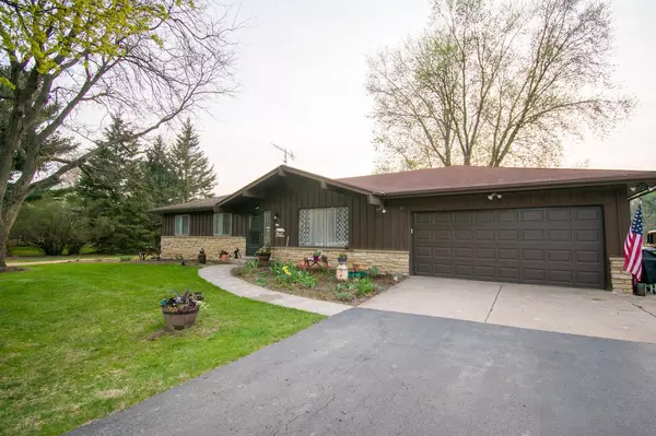 437 Meadoway, Colgate, WI 53017