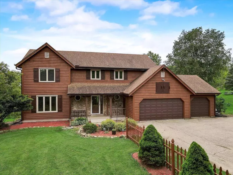 S26W31291 Cregennan Bae, Wales, WI 53183