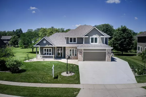 560 Majestic View Ln, Oconomowoc, WI 53066