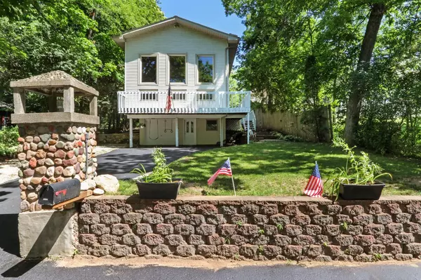 W5272 Wandawega DRIVE, Elkhorn, WI 53121